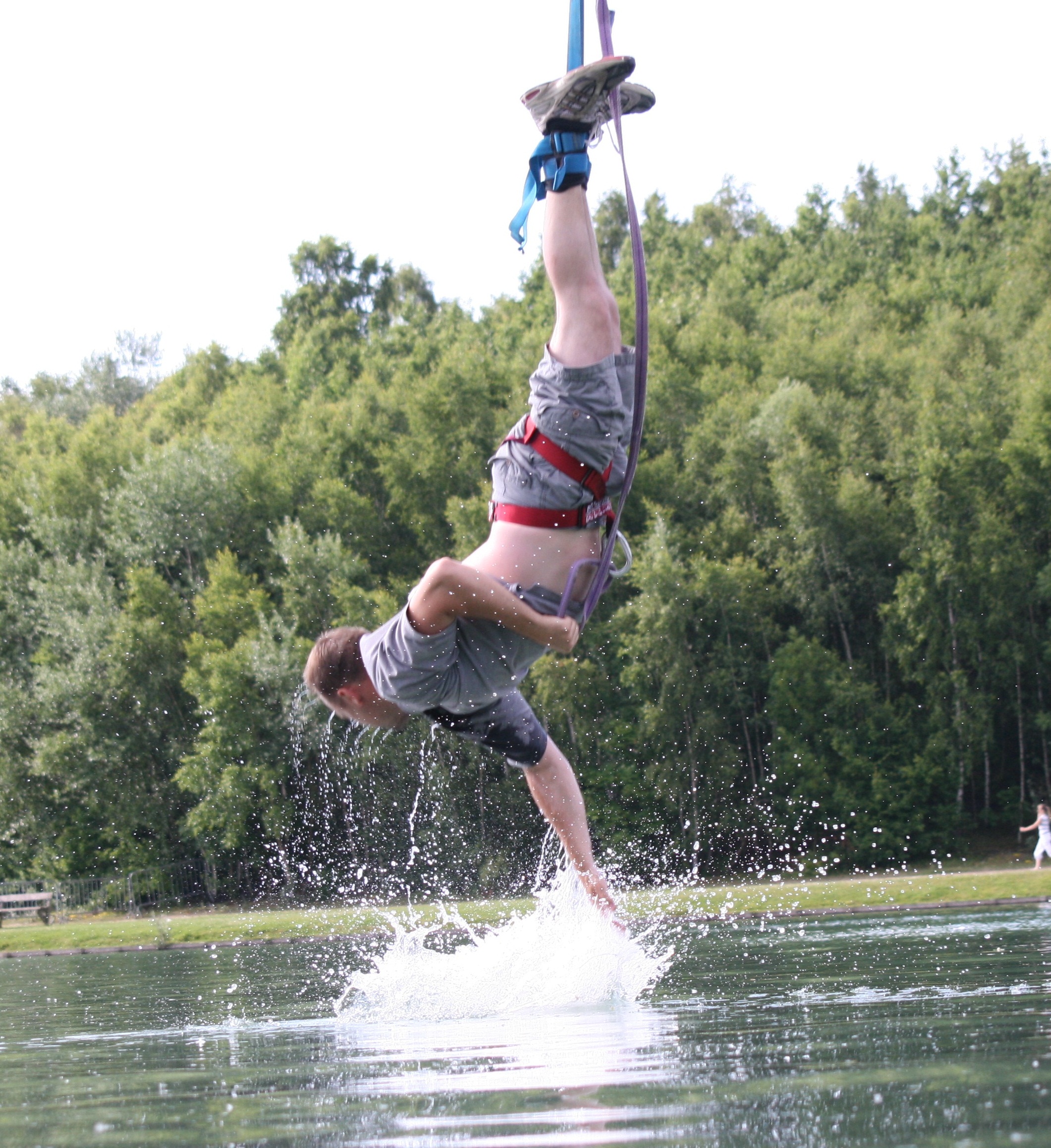 Saut à l'élastique.